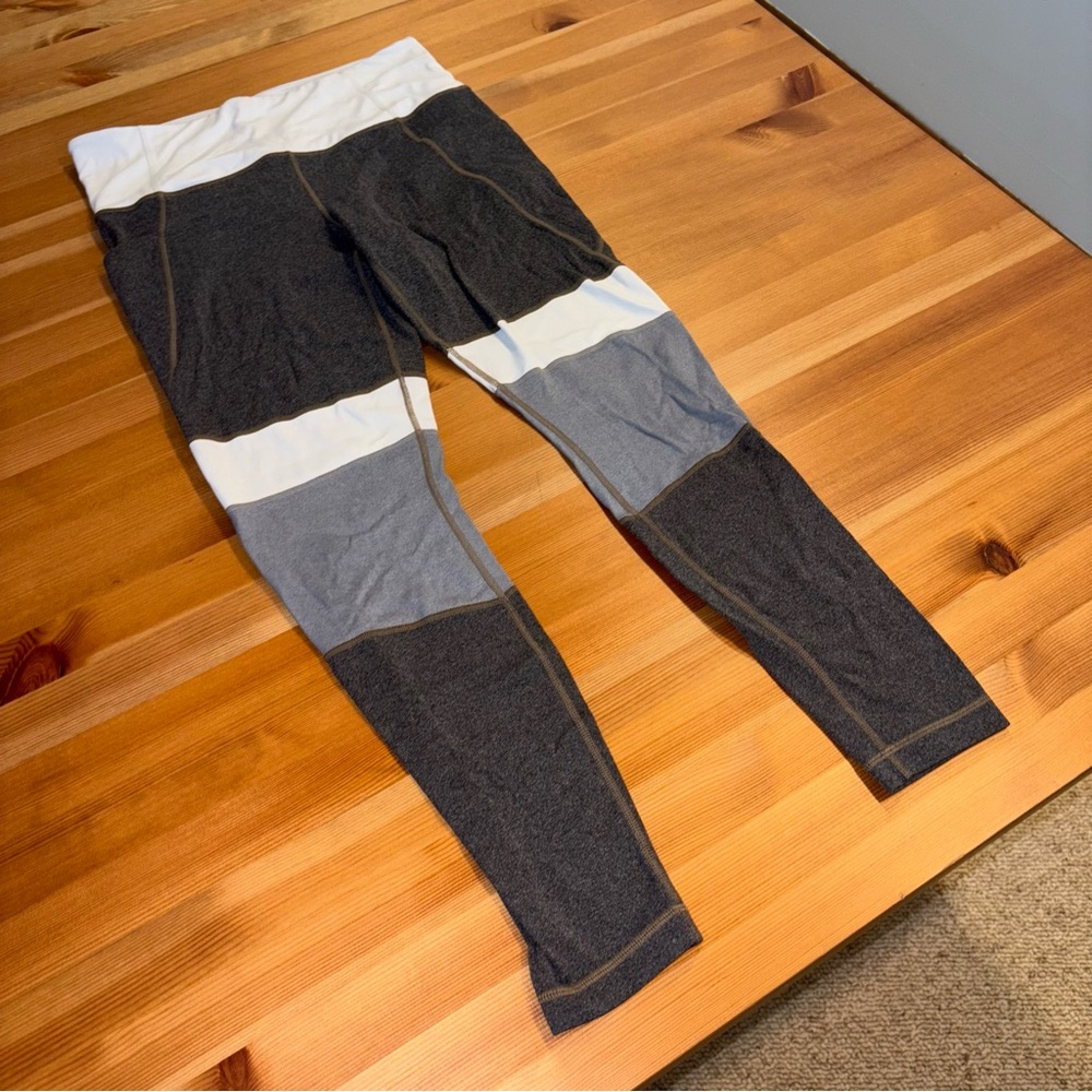 Athleta Modblock Salutation Tights Size Medium Gray Colorblock High Rise Pockets - Picture 2 of 10
